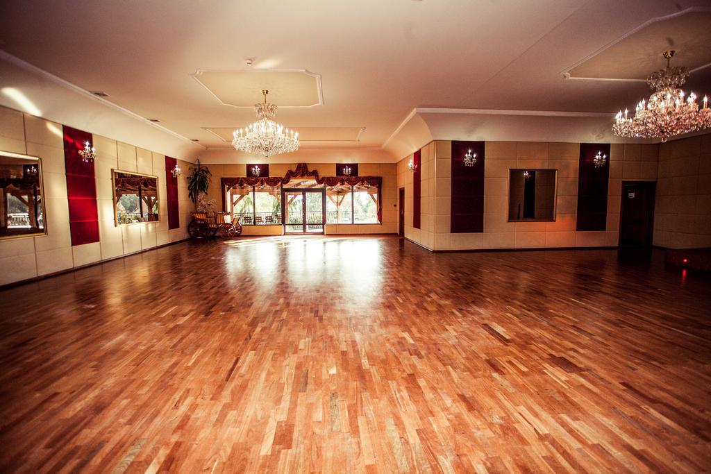 Hotel Kruk Smardzewice Buitenkant foto