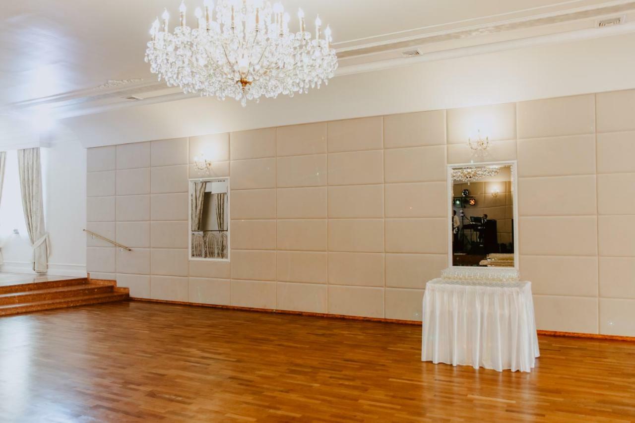 Hotel Kruk Smardzewice Buitenkant foto
