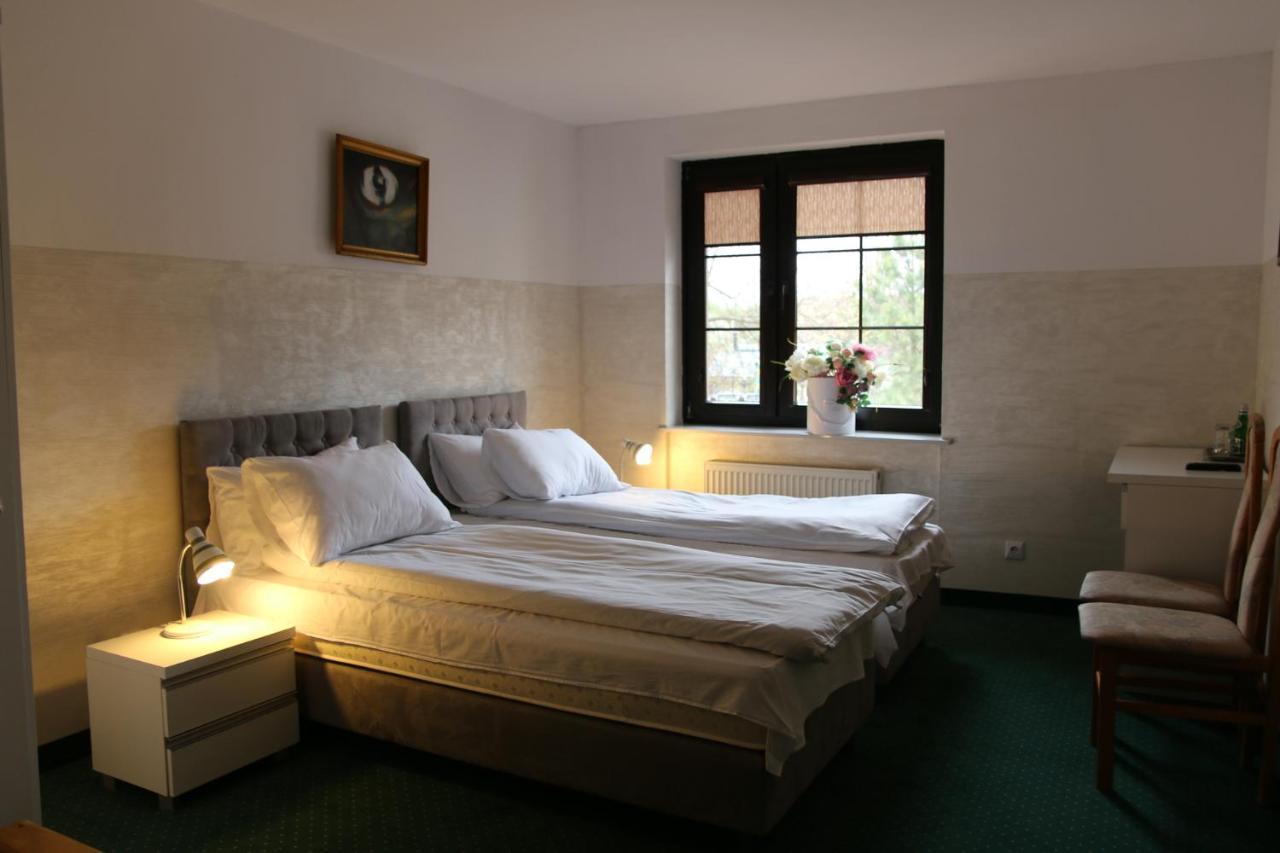 Hotel Kruk Smardzewice Buitenkant foto